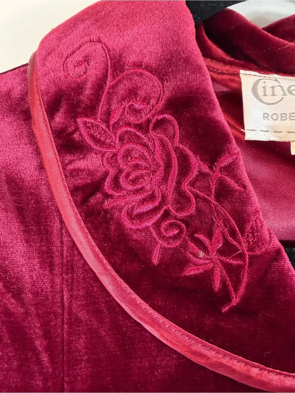 Vintage Cinema Etoile Women's Long Velour Robe with Tassel Collar - Burgundy M